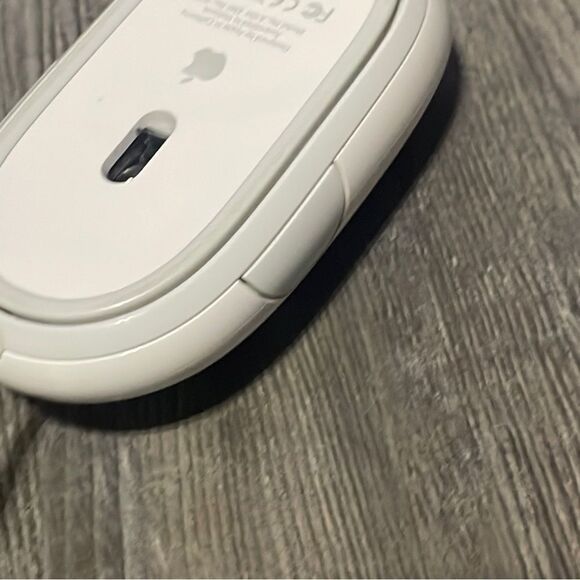 Apple Wired Mighty Mouse Model No. A1152 - Picture 7 of 10
